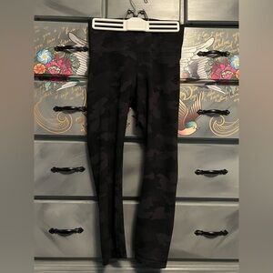 LULULEMON WUNDER TRAIN Black Camo Leggings -size 8